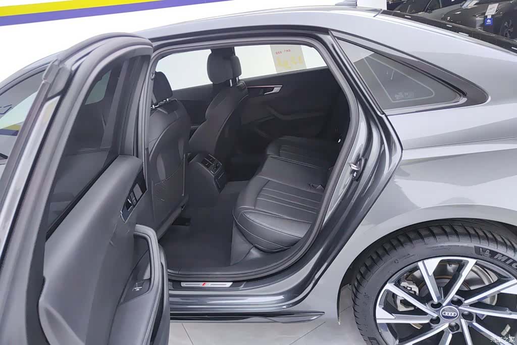 Audi A4L, 2024 11