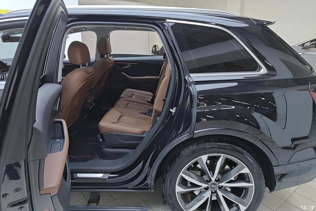 Audi Q7, 2021 11
