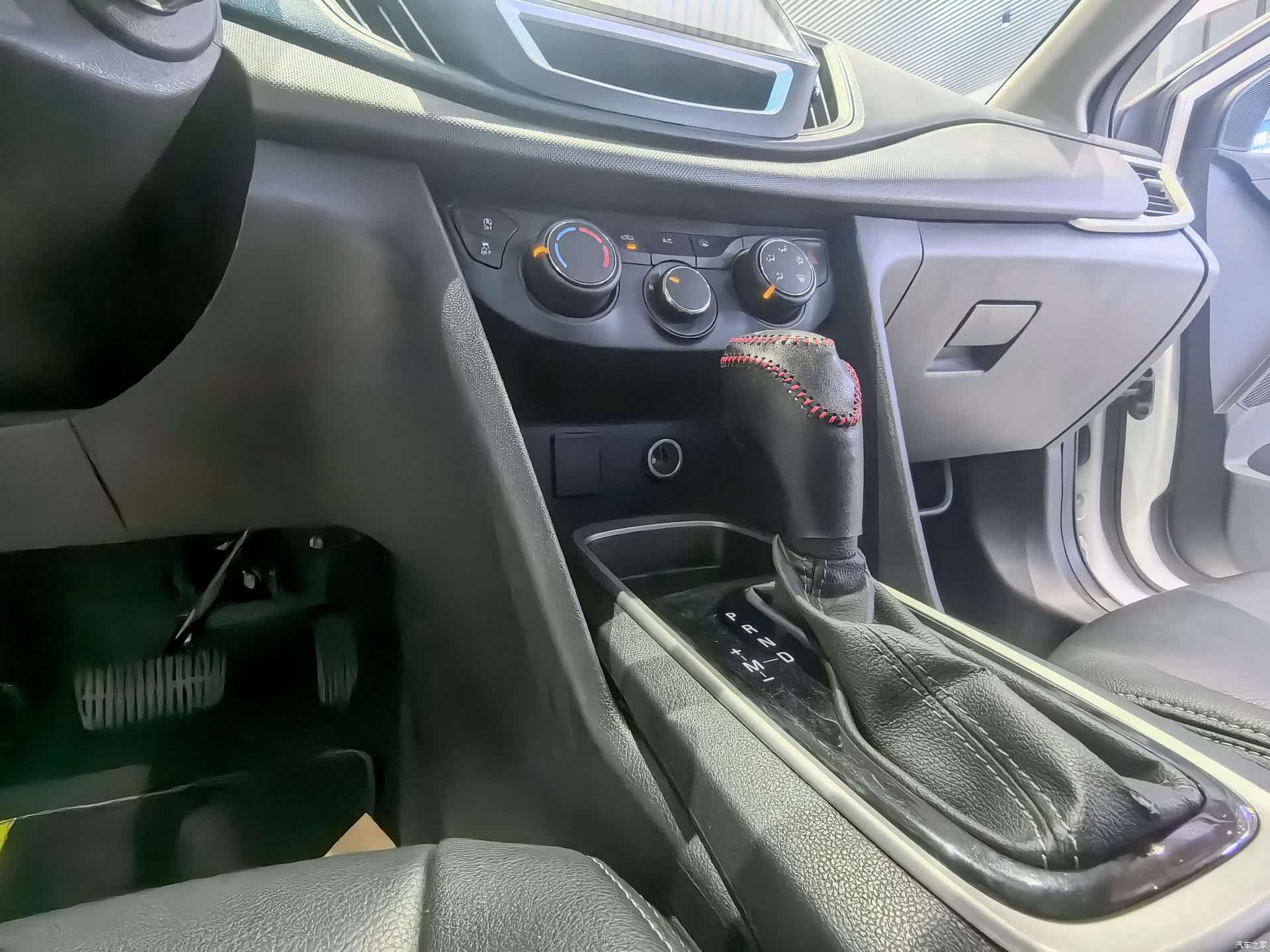Chevrolet 320, 2019 15