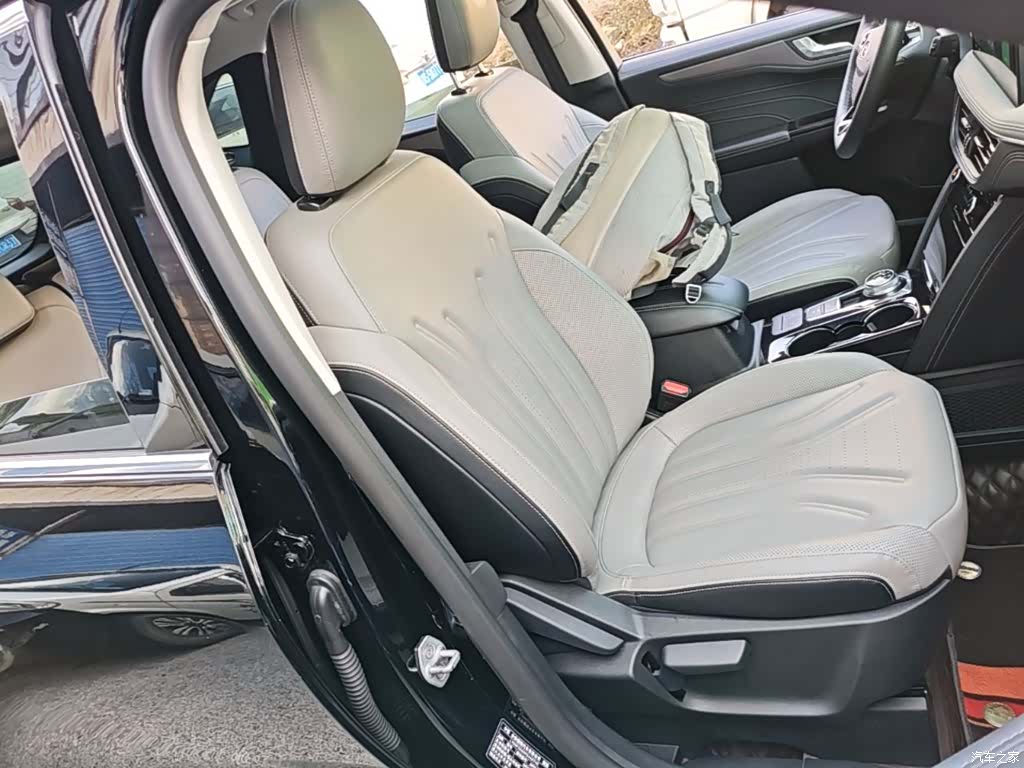 Ford Escape, 2023 25