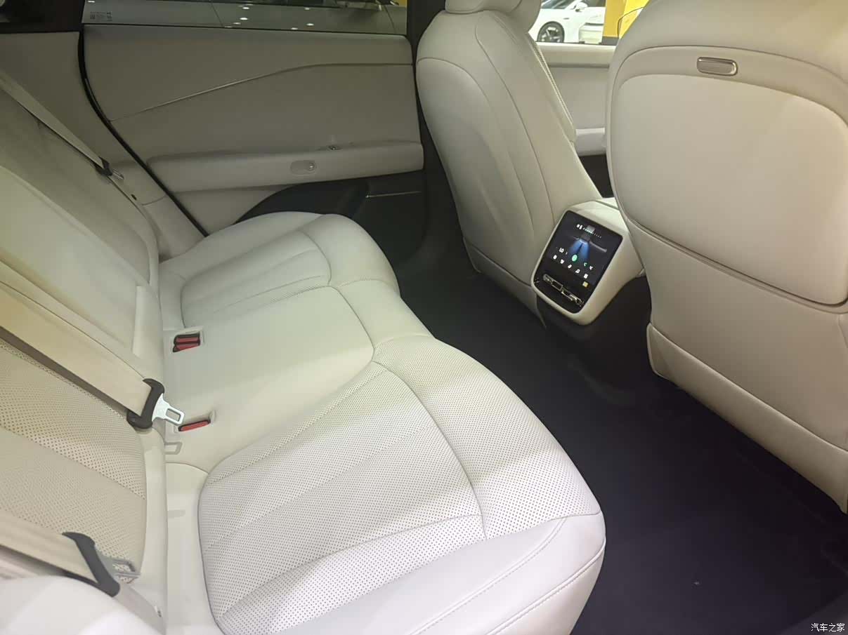 Xpeng P7, 2025 4