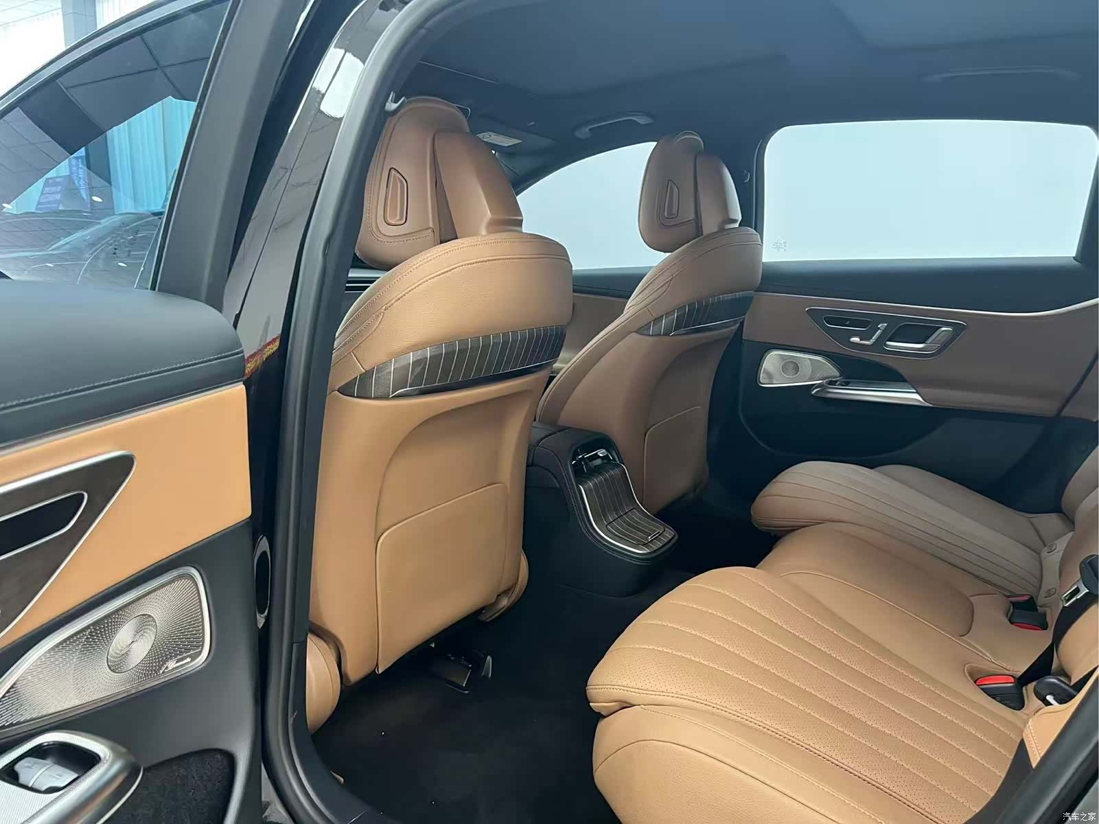 Mercedes-Benz E-Class, 2024 6