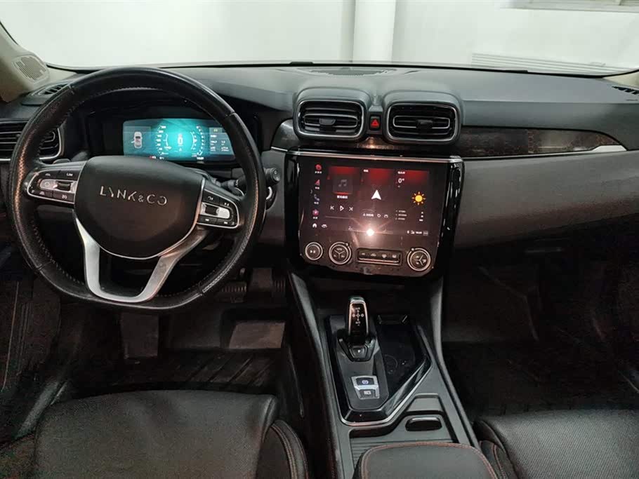 Lynk & Co 02 Lynk & Co 02