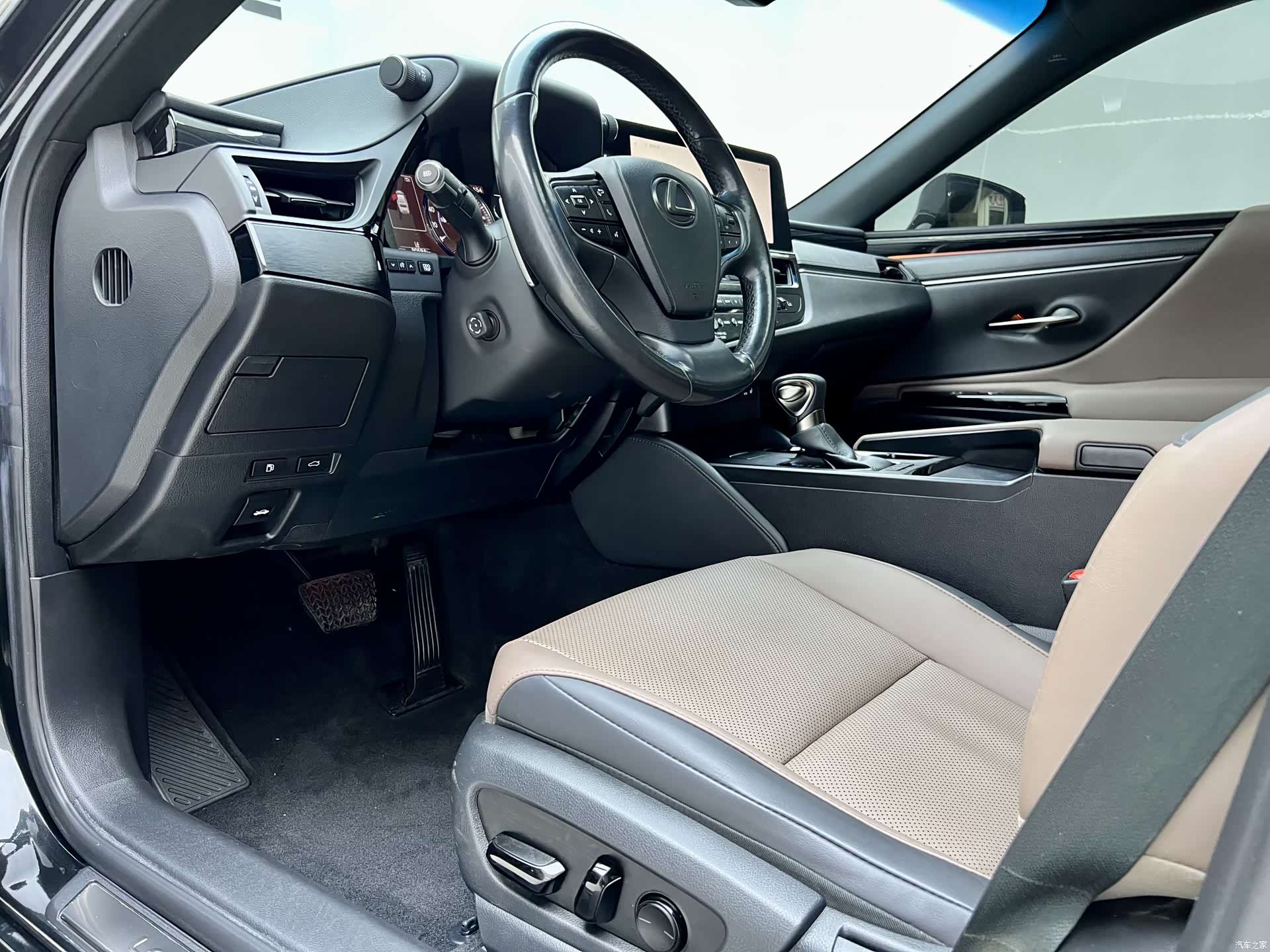 Lexus ES, 2022 18