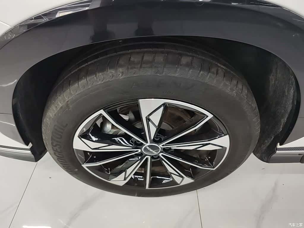 Roewe RX5, 2023 23