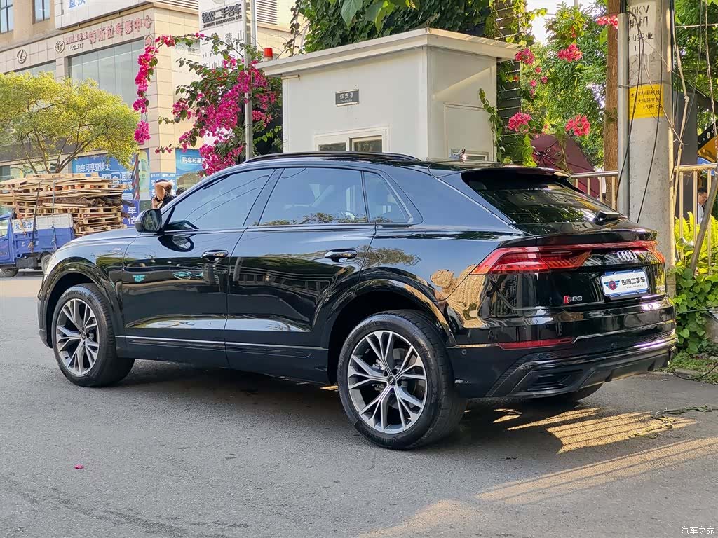 Audi Q8, 2022 4