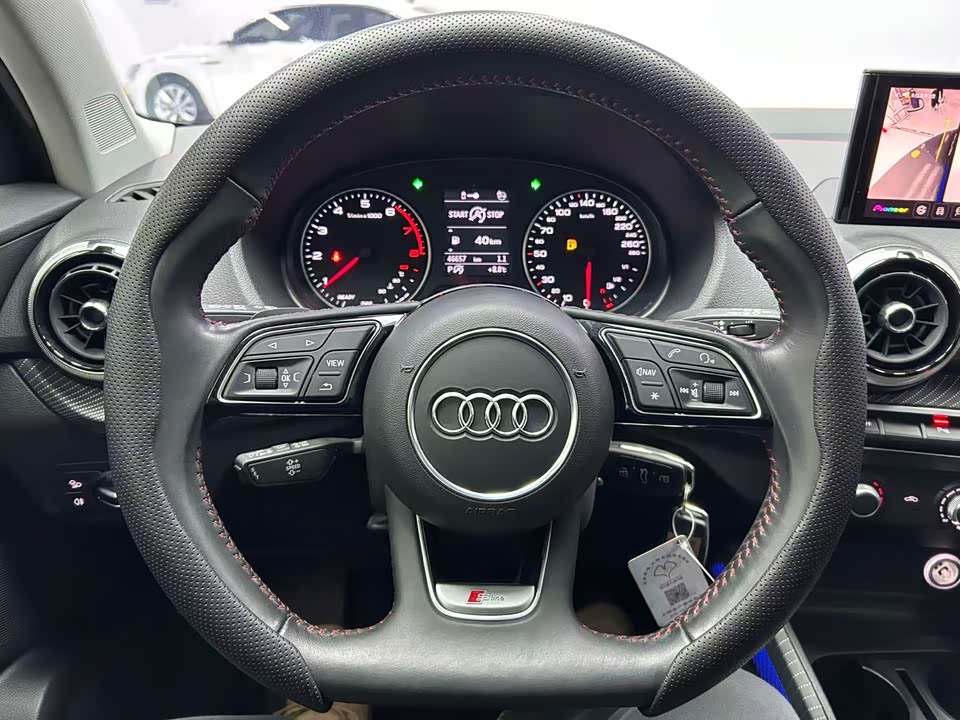 Audi Q2L