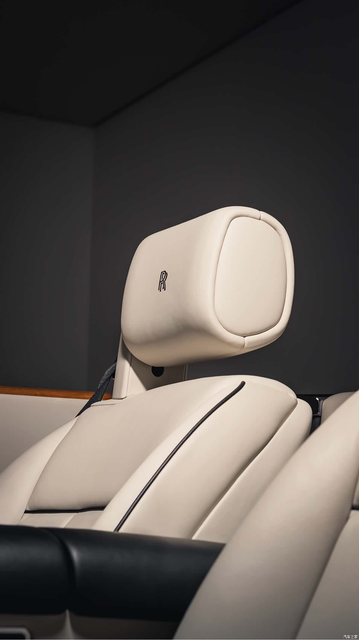 Rolls-Royce Phantom, 2015 11