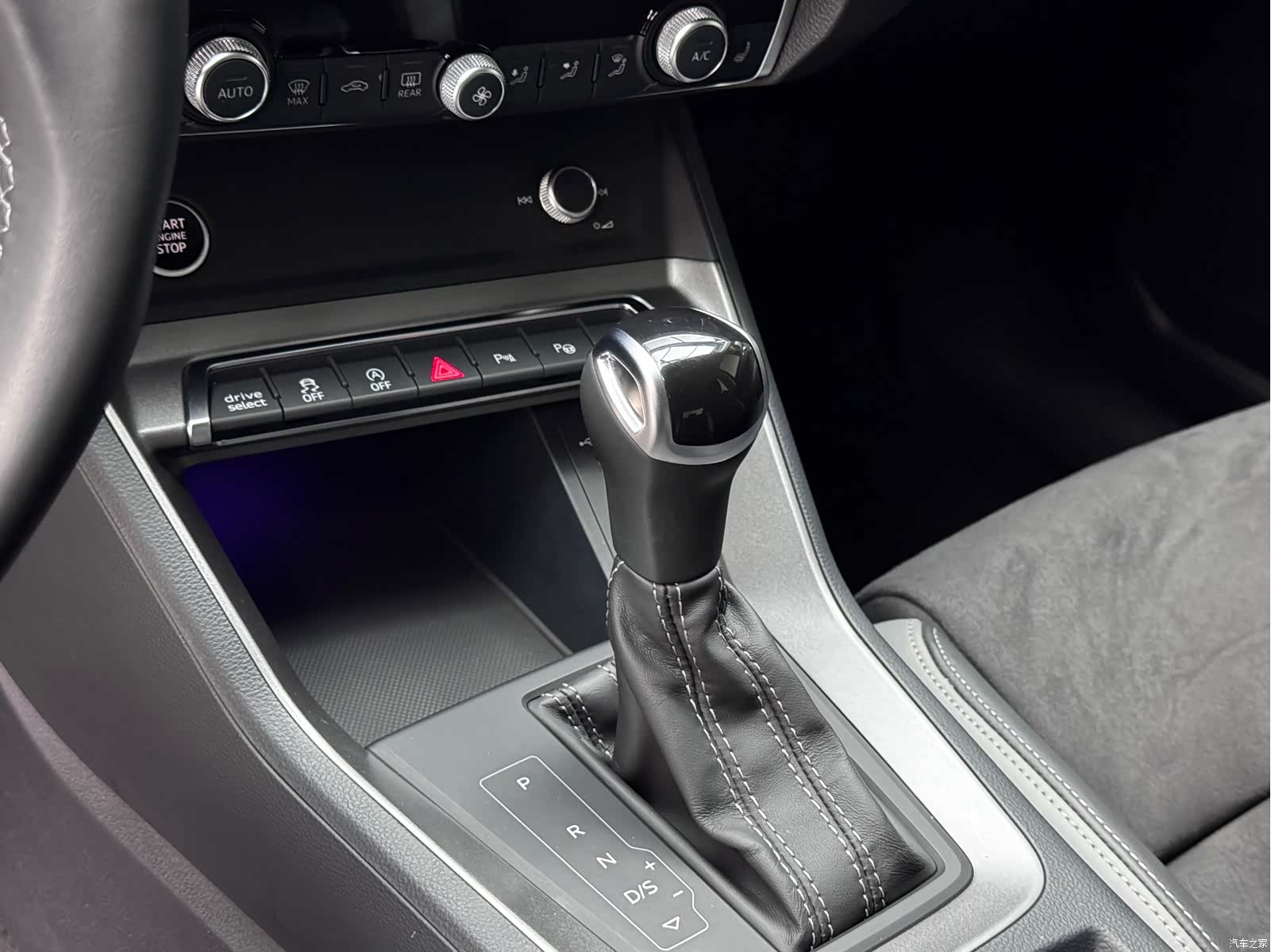 Audi Q3, 2022 10
