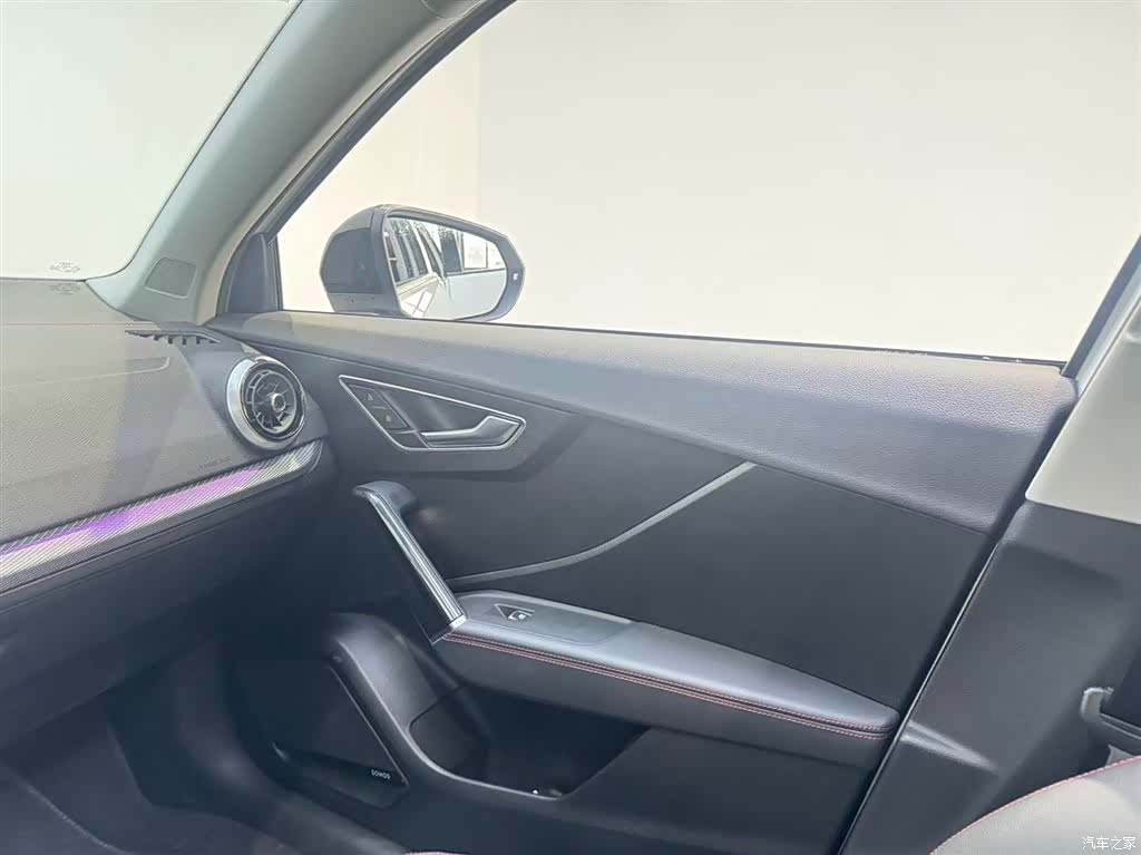 Audi Q2L, 2024 14
