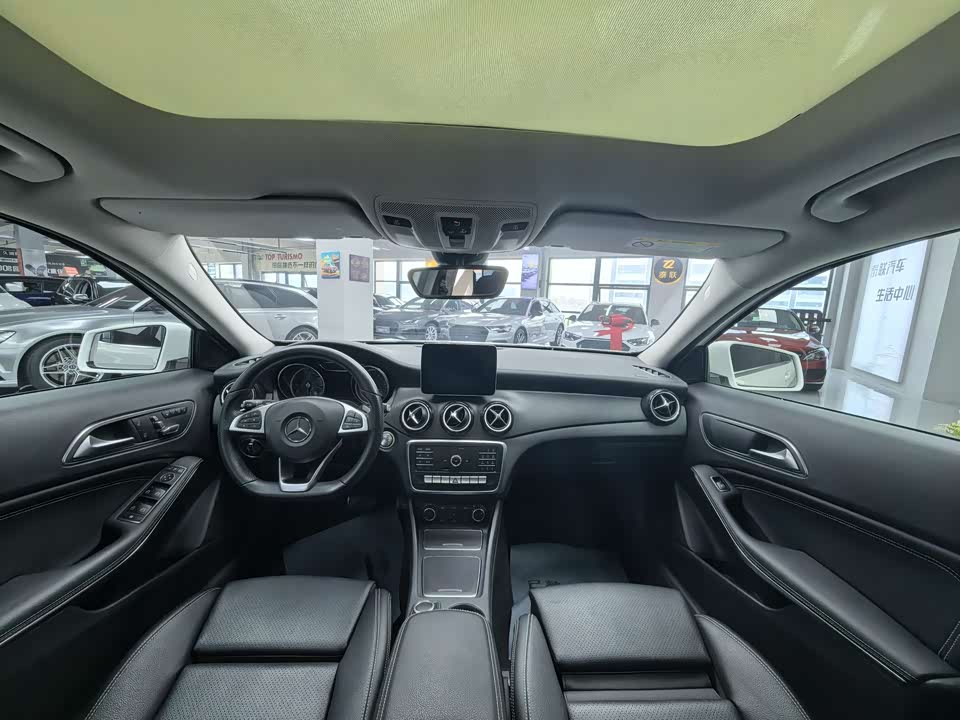 Mercedes-Benz GLA Mercedes-Benz GLA