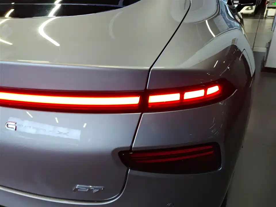 XPENG P7