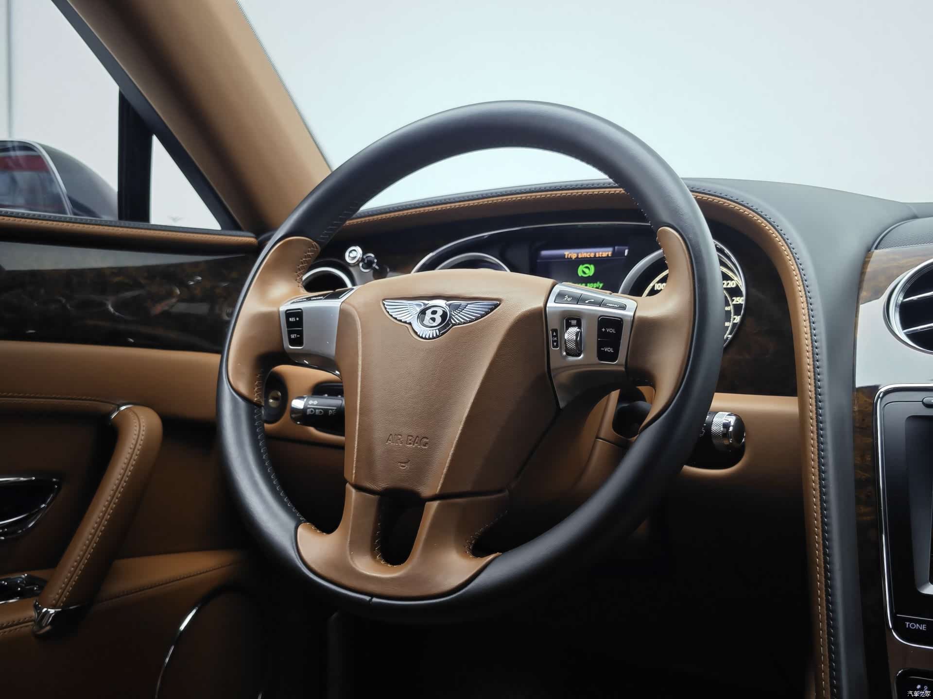 Bentley Flying Spur, 2015 32