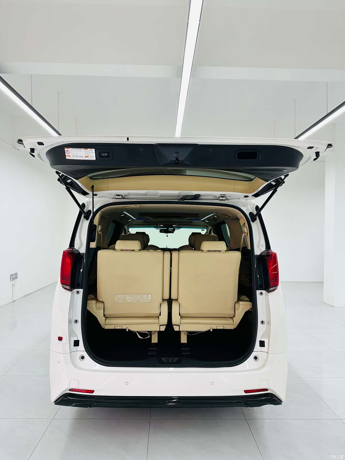 Toyota Alphard, 2018 18