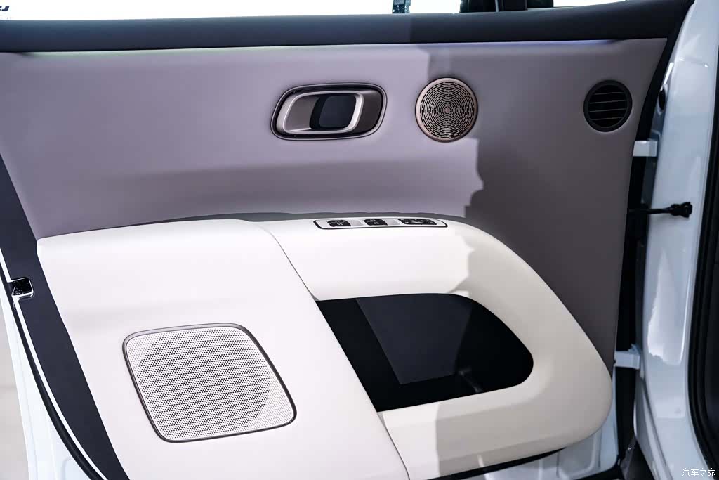 Li Auto i8, 2025 15