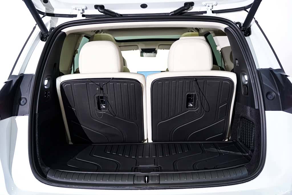 Li Auto i8, 2025 36