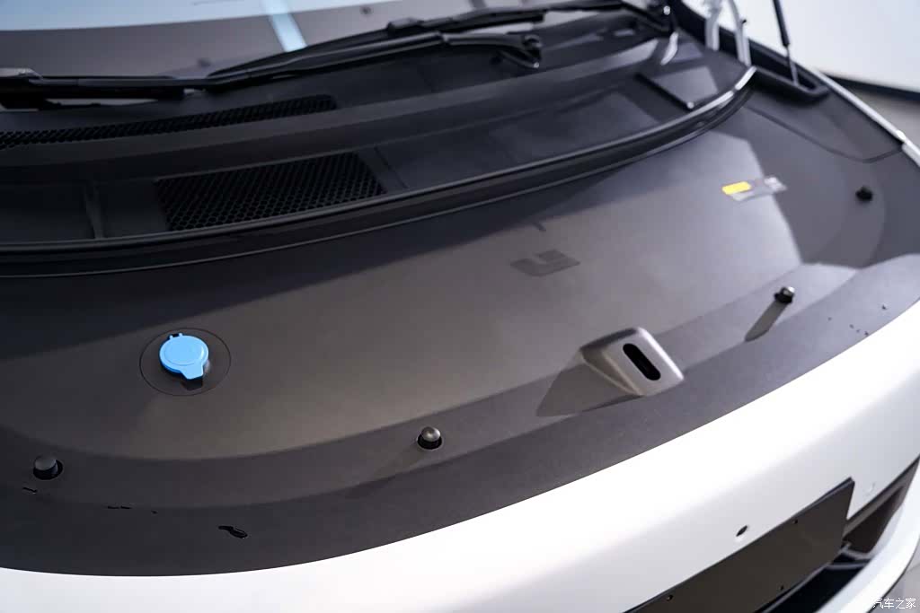 Li Auto i8, 2025 10