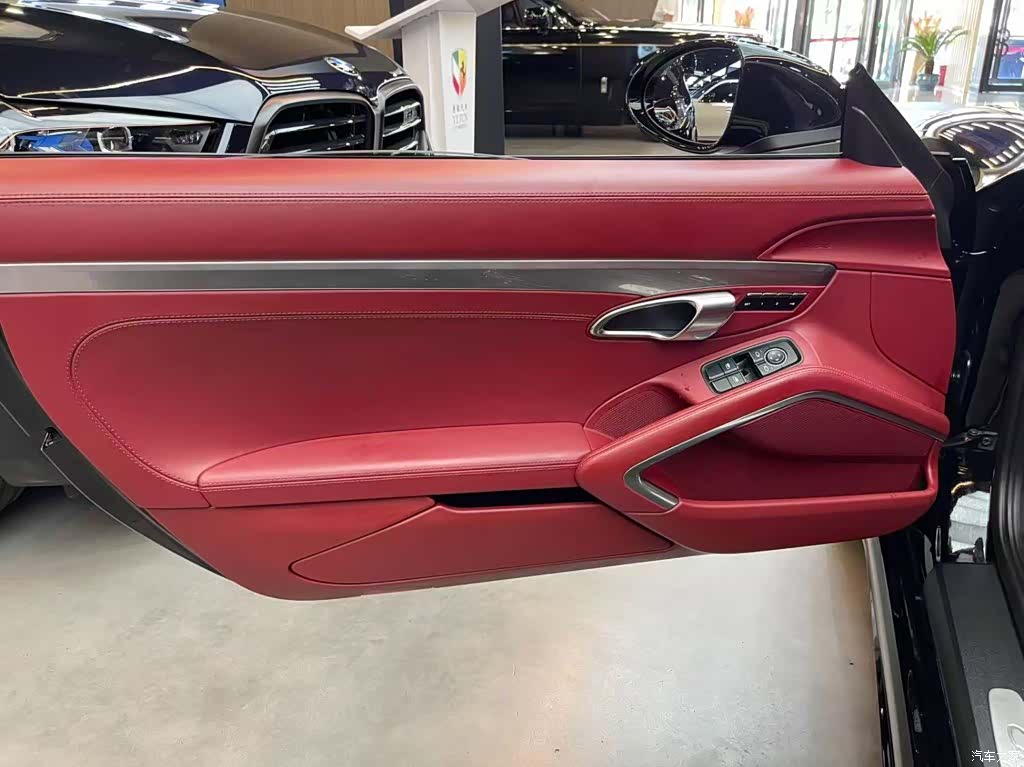 Porsche Cayman, 2019 11