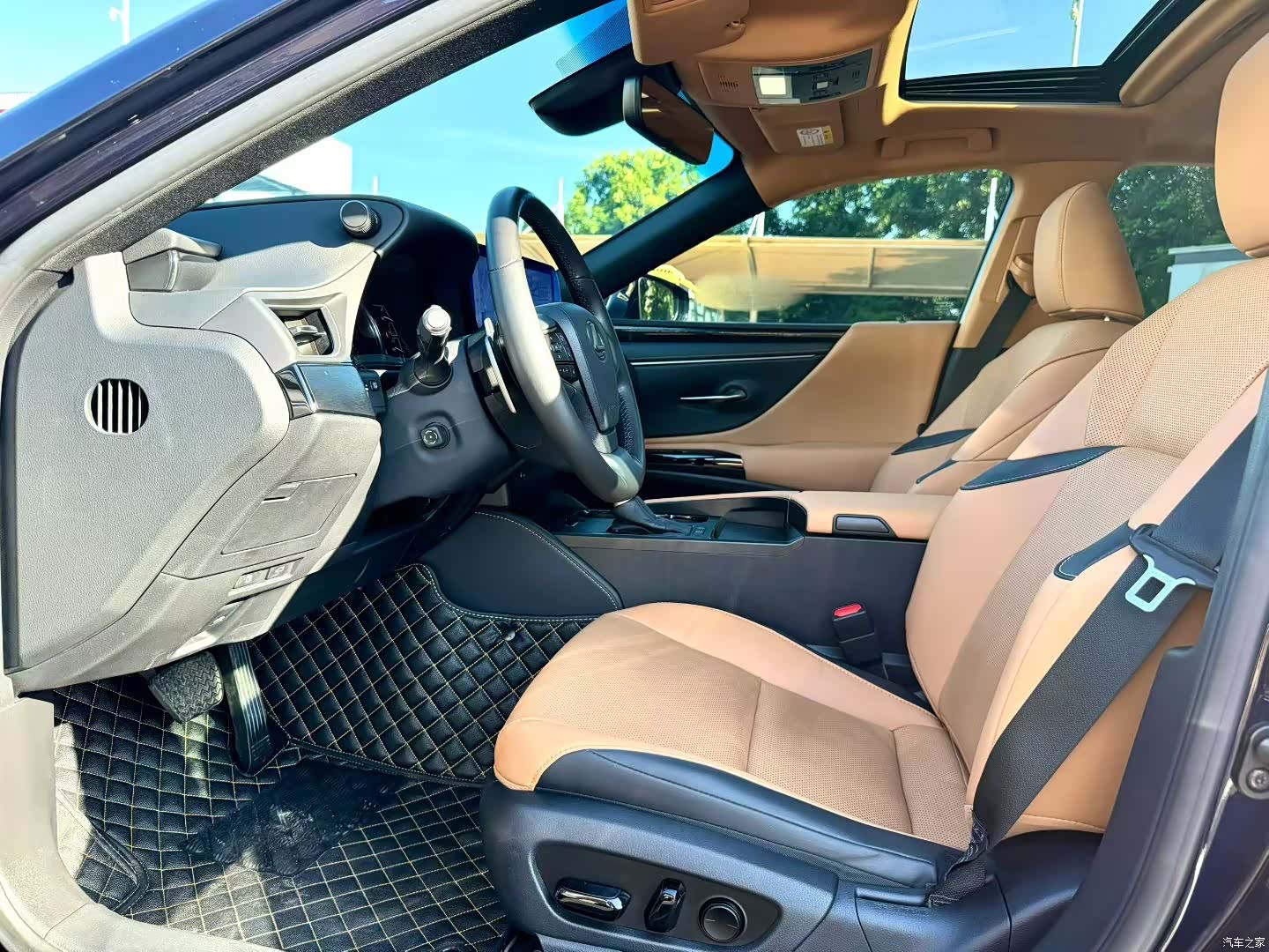 Lexus ES, 2024 4