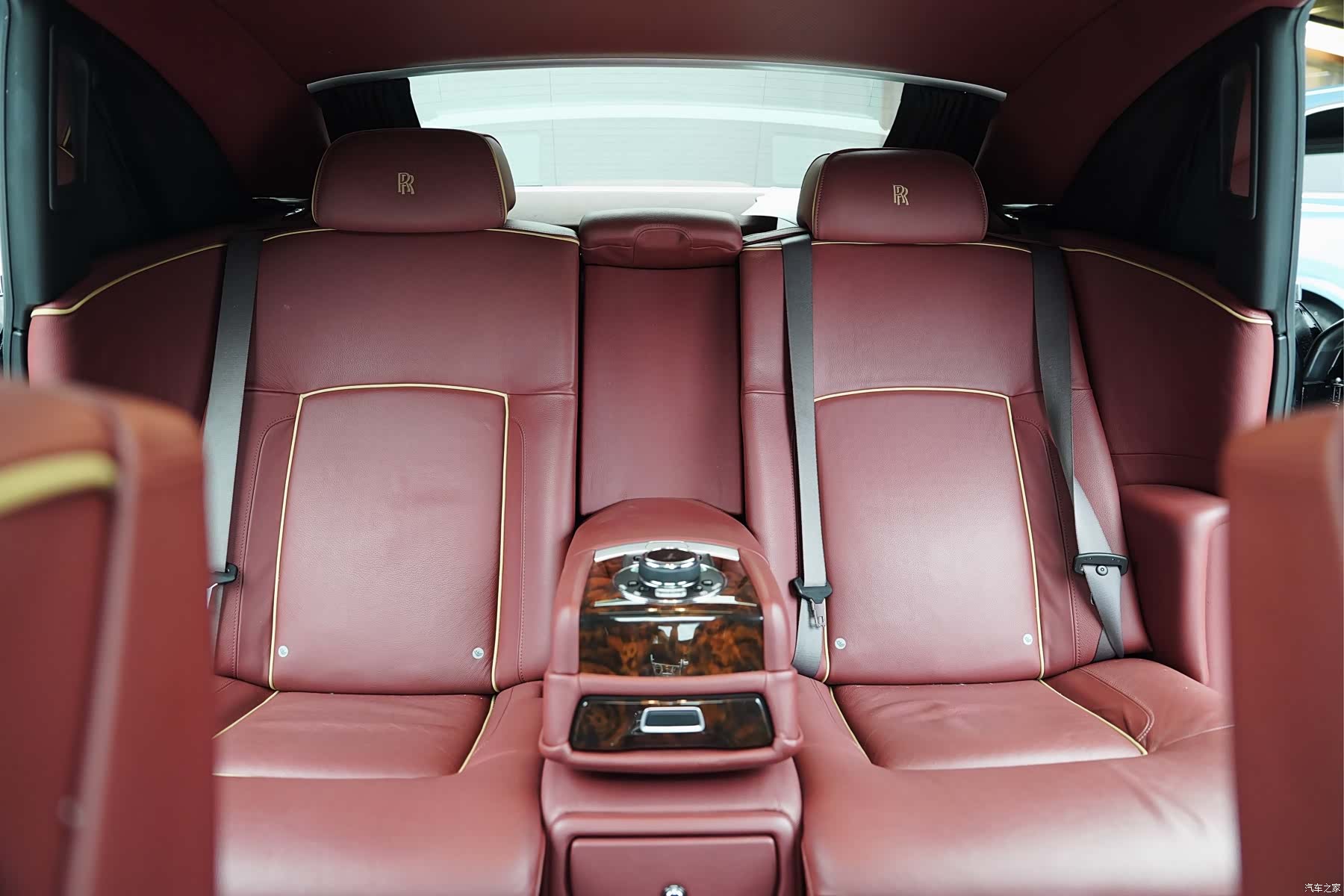 Rolls-Royce Ghost, 2015 10