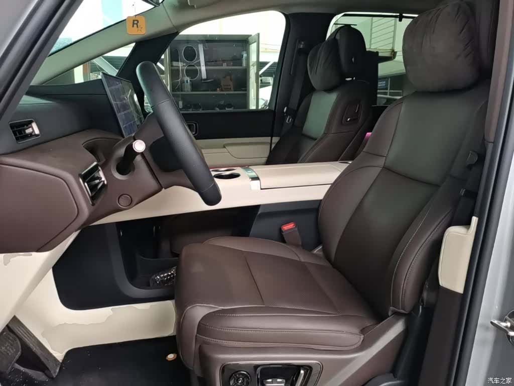 Li Auto MEGA, 2024 7