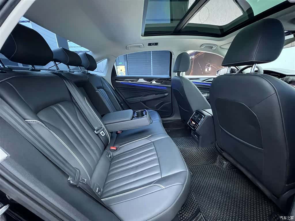 Volkswagen Passat, 2023 25