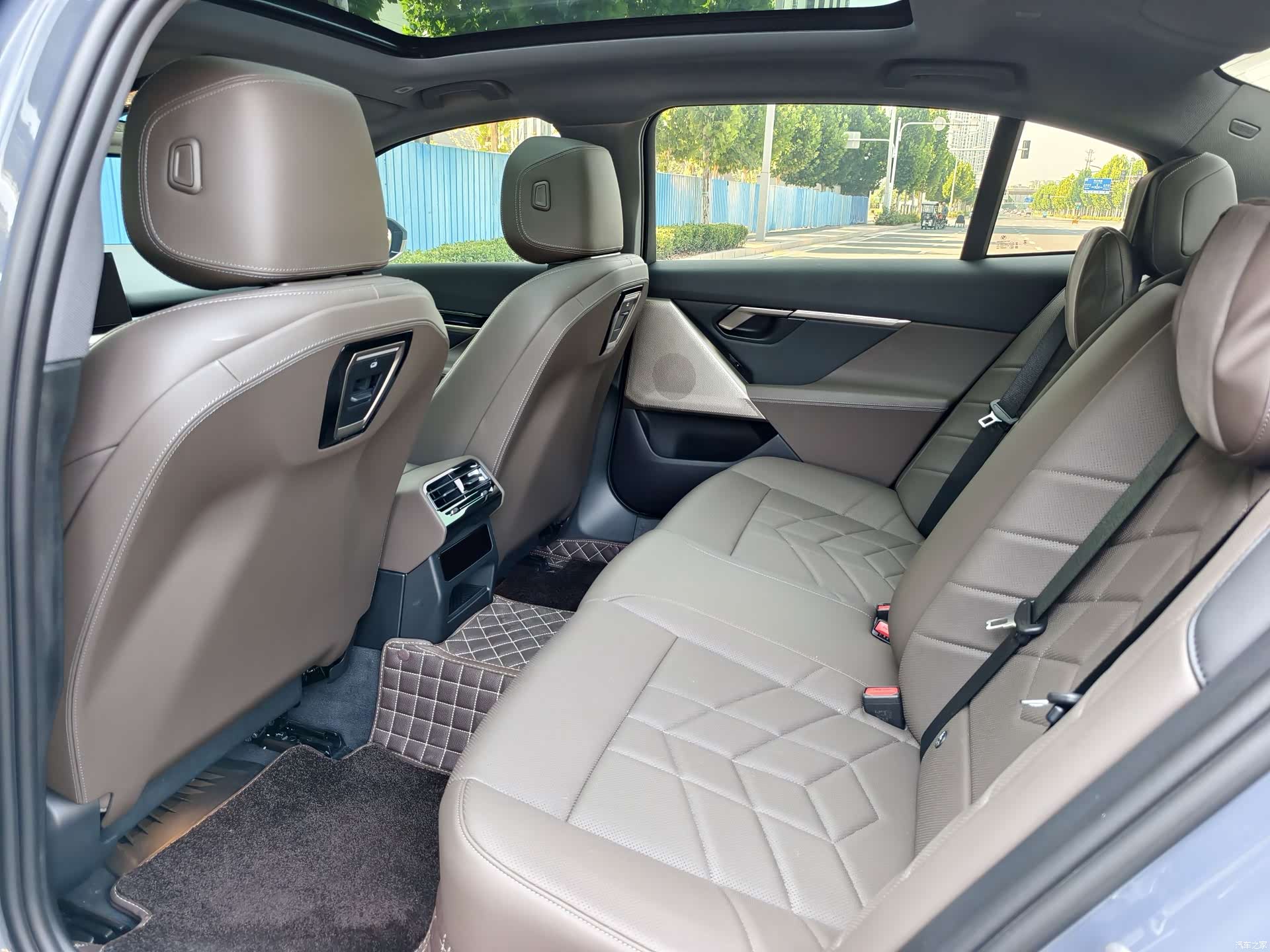 BMW i5, 2024 6