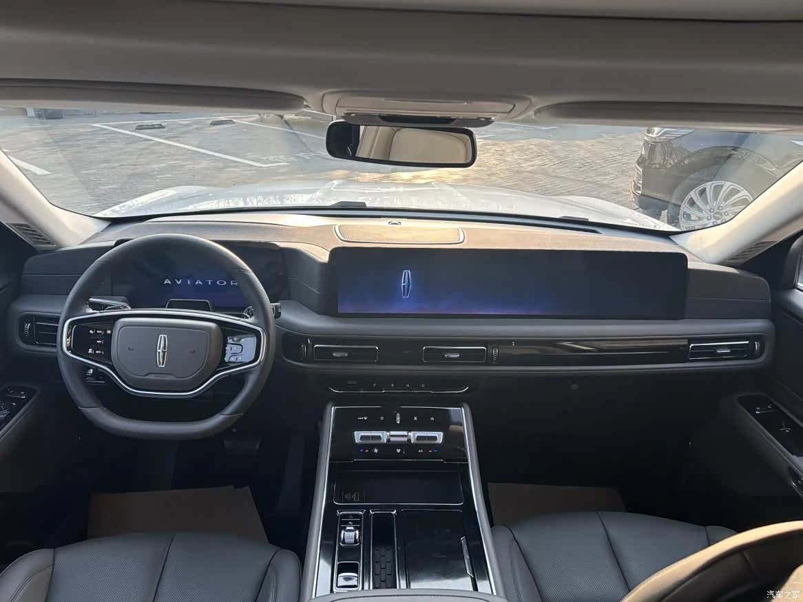 Lincoln Aviator, 2025 8