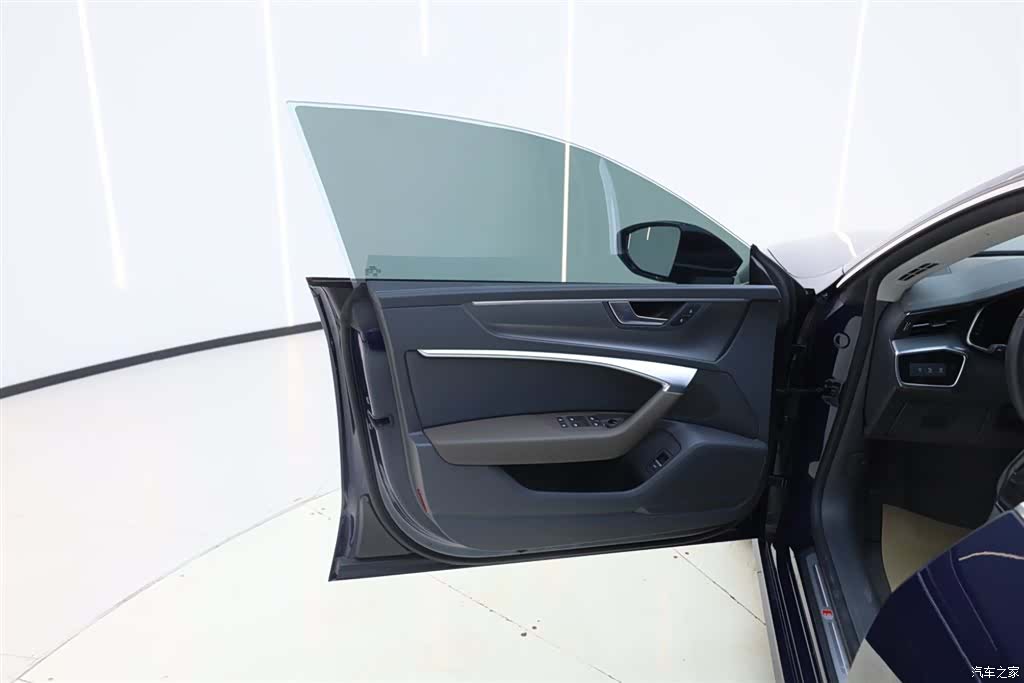 Audi A7L, 2024 19
