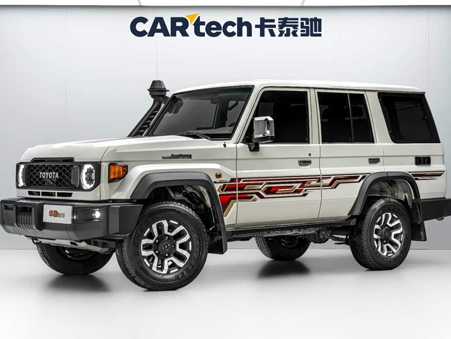 Toyota Land Cruiser LC76 2024 4.0L AT