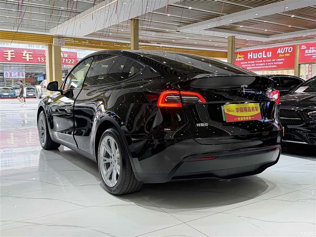 Tesla Model Y, 2023 4
