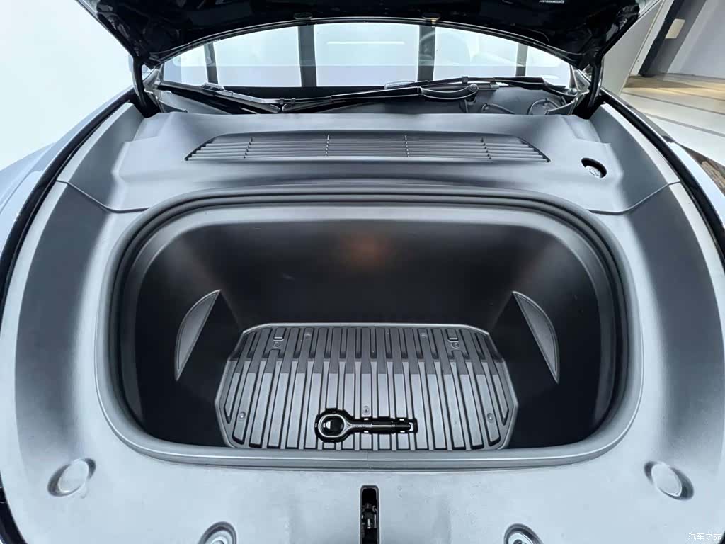 Tesla Model Y, 2021 7