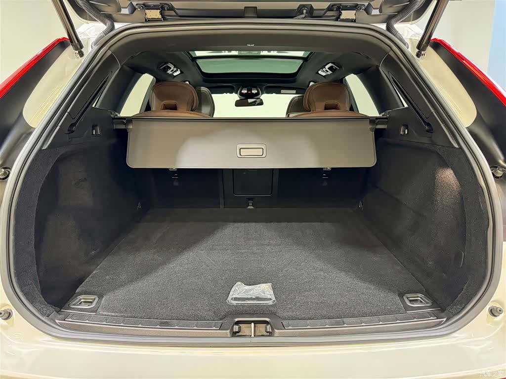 Volvo XC60, 2025 12