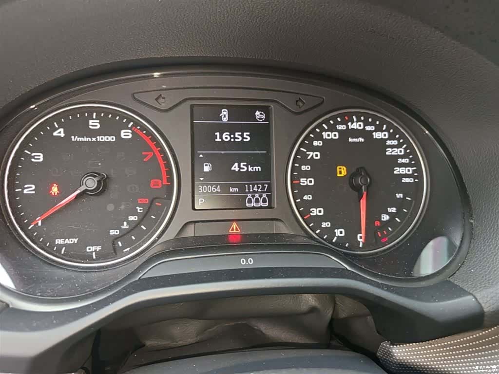 Audi Q2L, 2023 8
