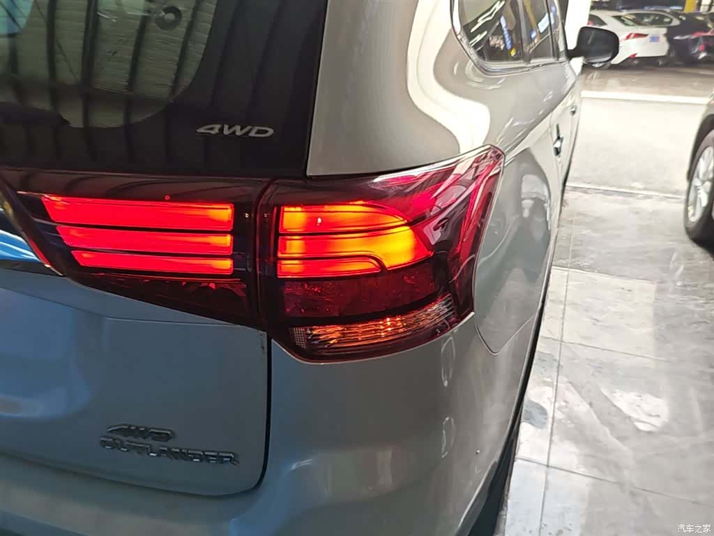 Mitsubishi Outlander, 2018 8