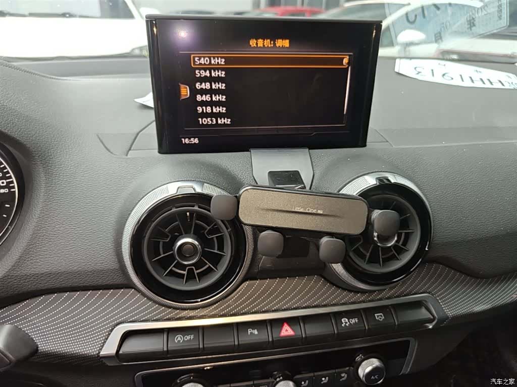 Audi Q2L, 2023 9