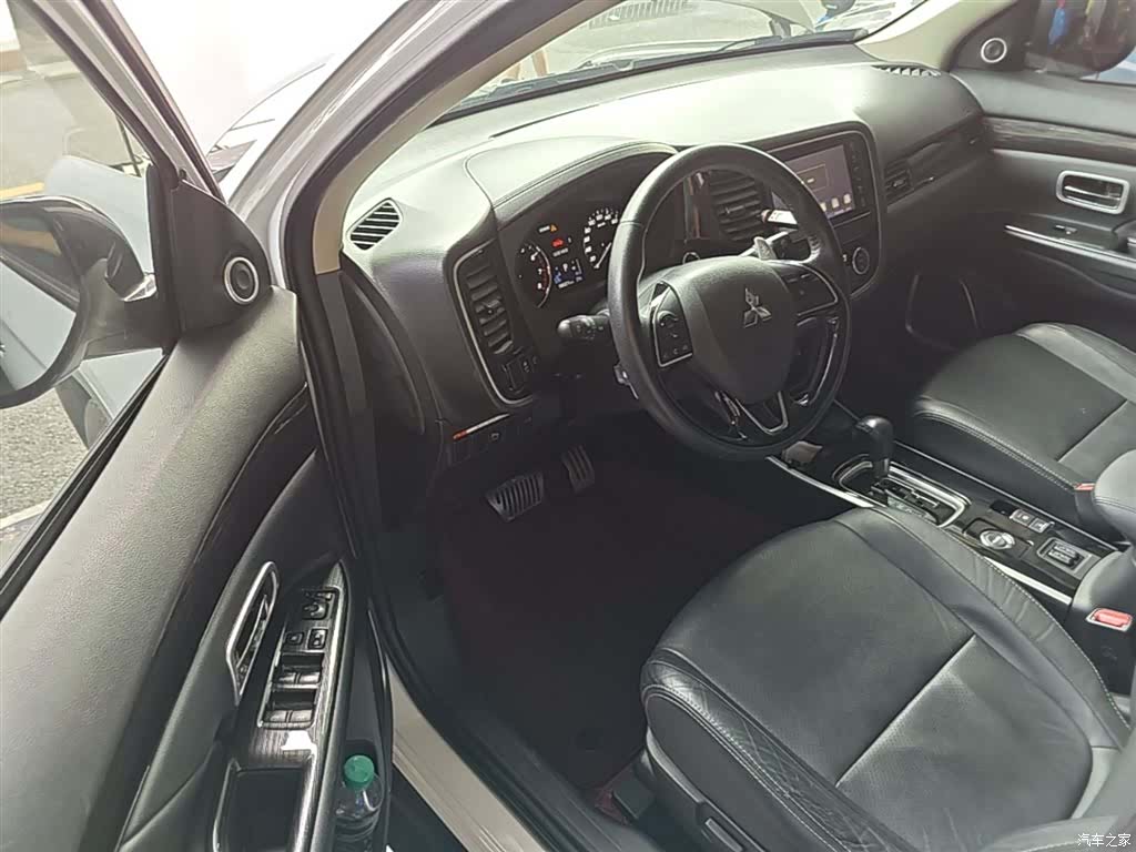 Mitsubishi Outlander, 2018 16