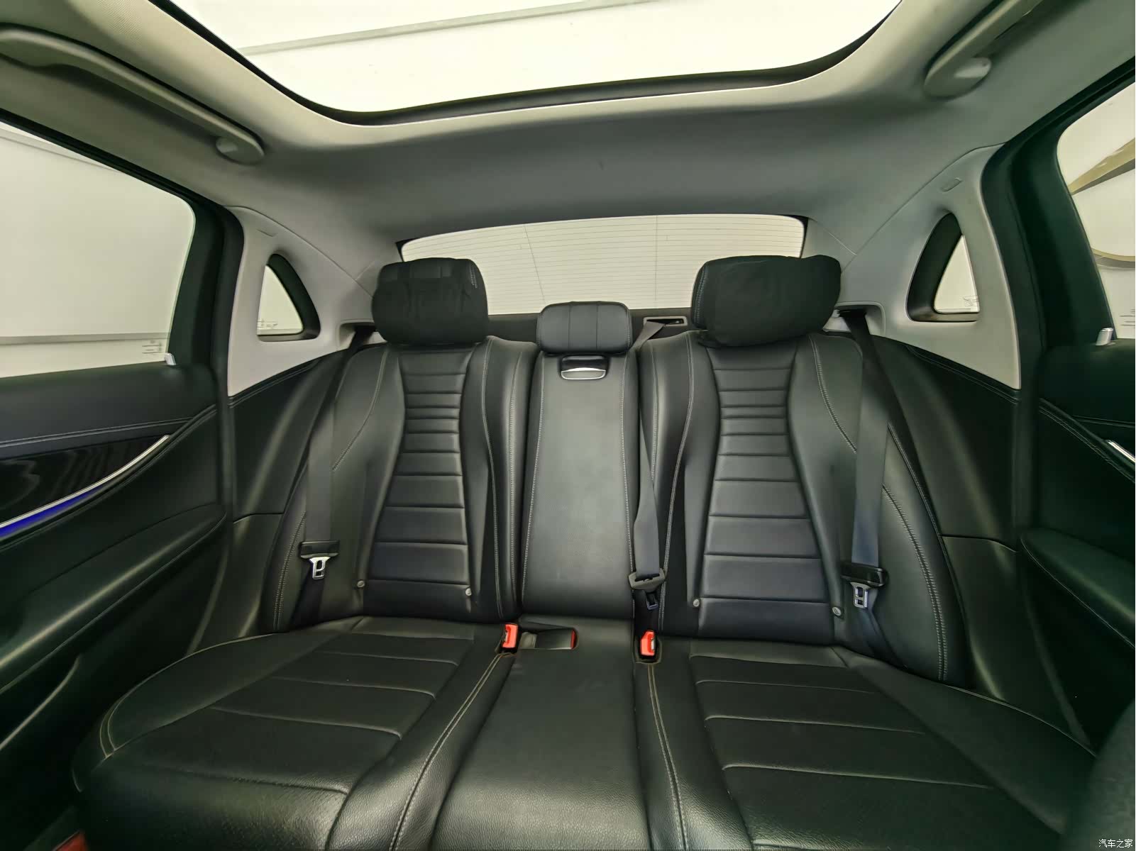 Mercedes-Benz E-Class, 2019 18