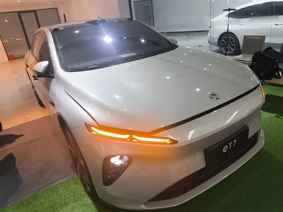 NIO ET7