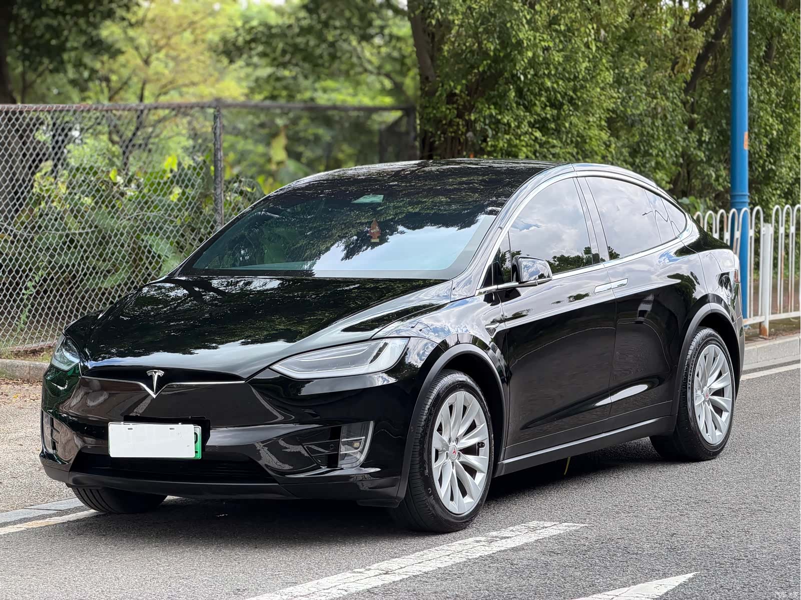 Tesla Model X, 2019 1