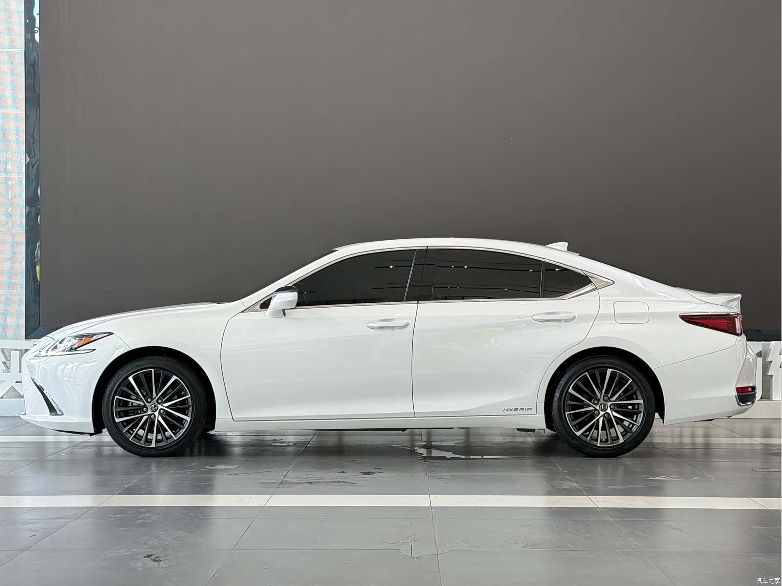 Lexus ES, 2021 4