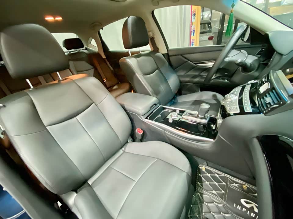 Infiniti Q70 Infiniti Q70