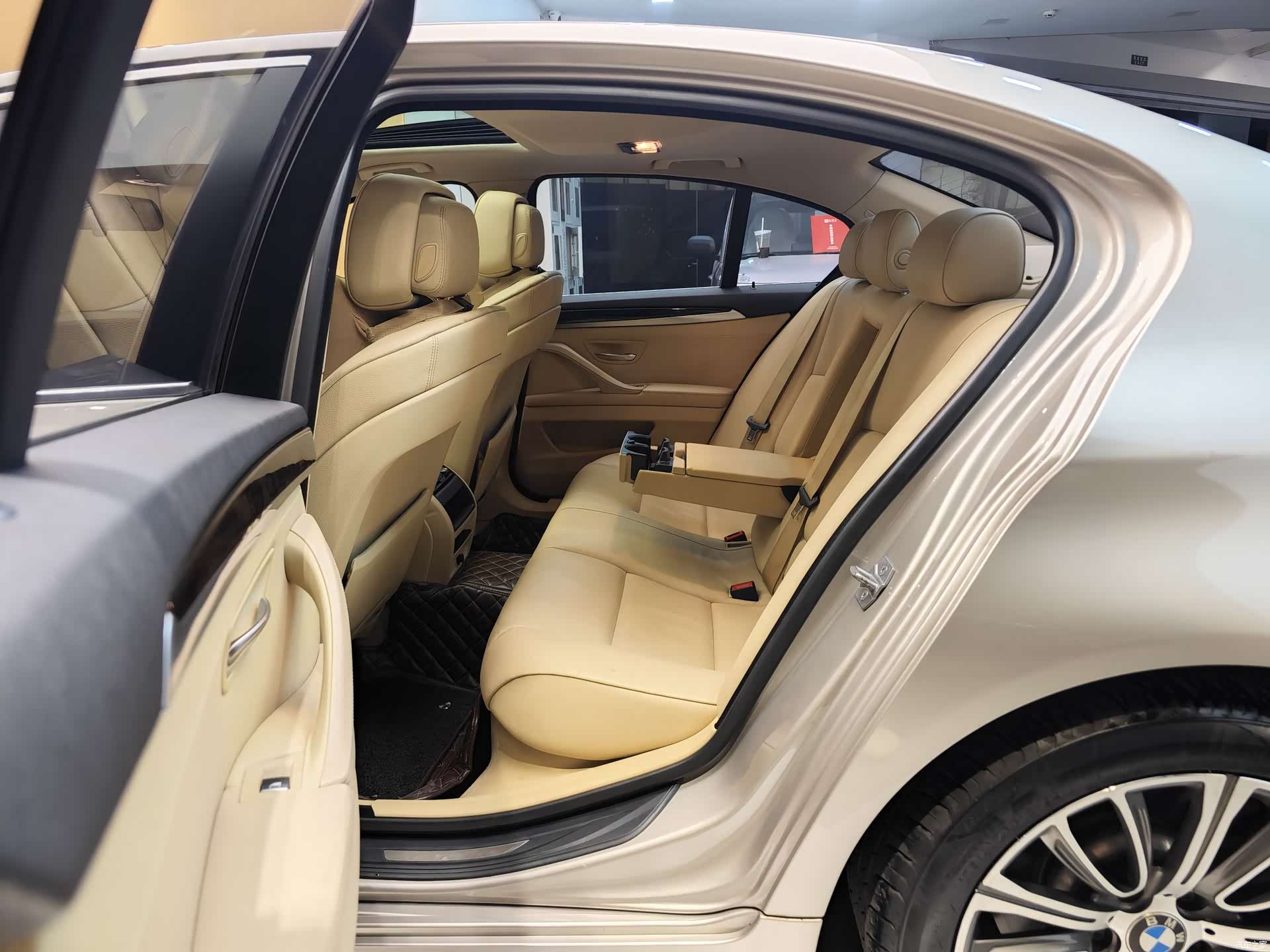 BMW 5 Series, 2013 24