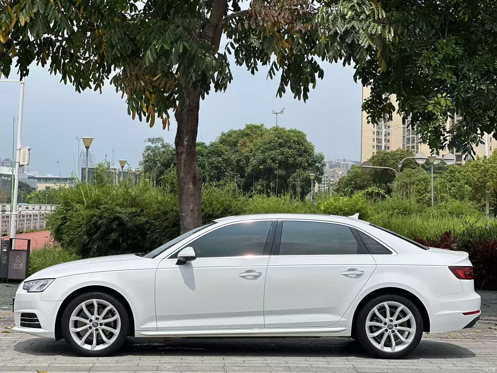 Audi A4L, 2018 14