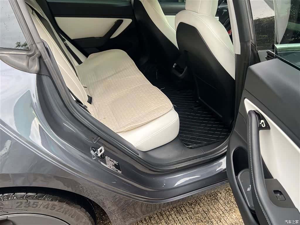 Tesla Model 3, 2020 13