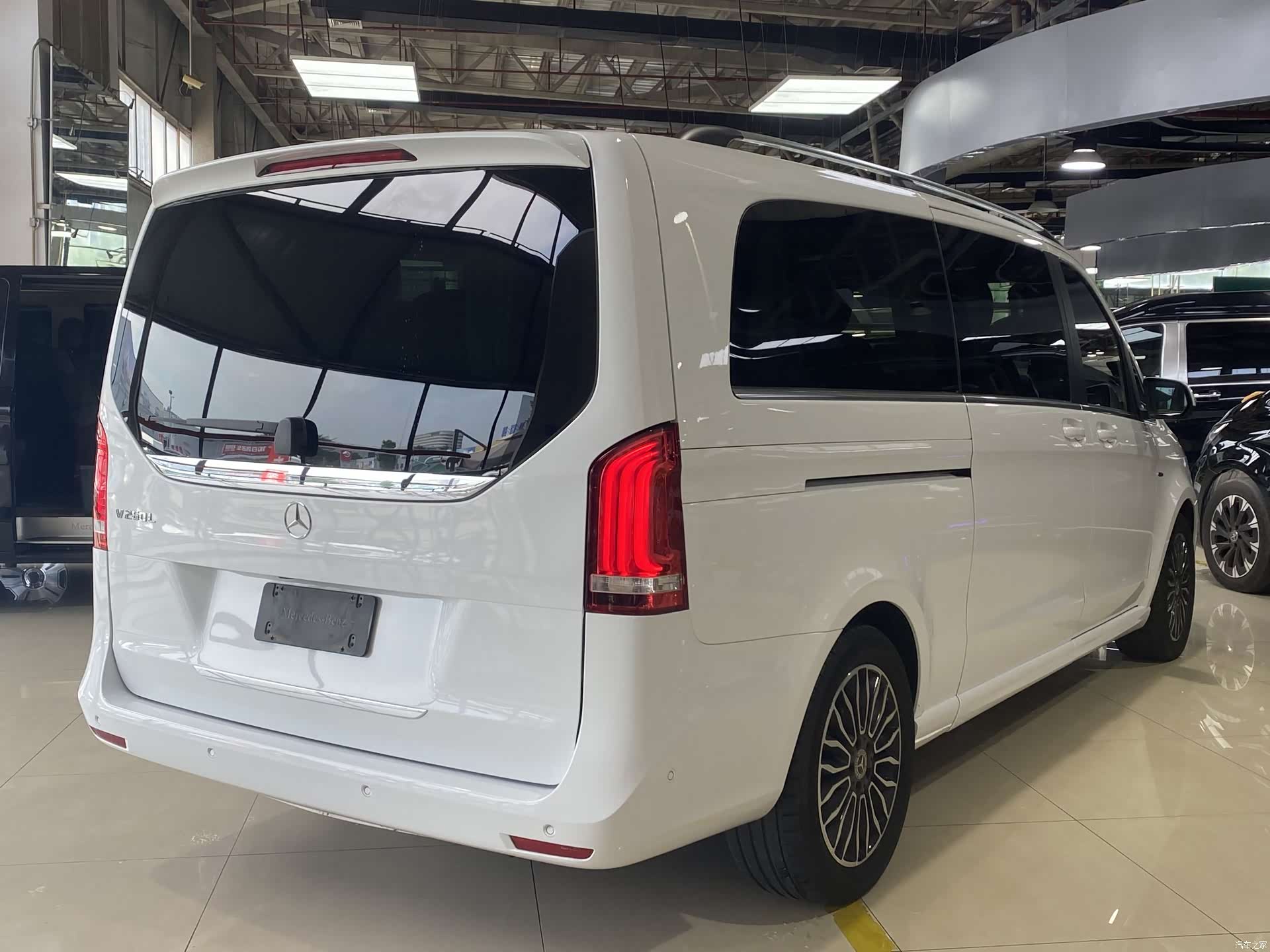 Mercedes-Benz V-Class, 2020 18