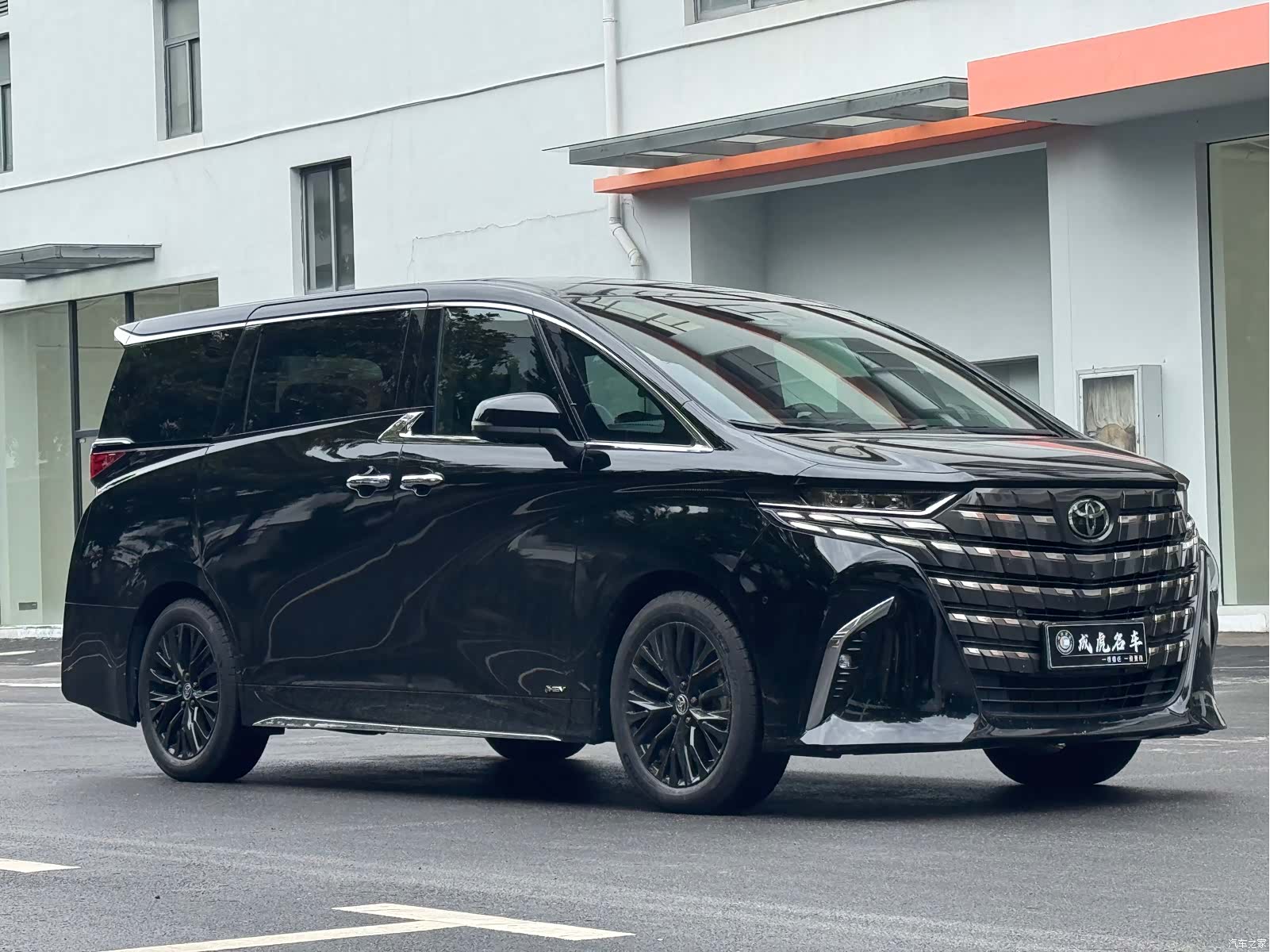 Toyota Alphard, 2023 3