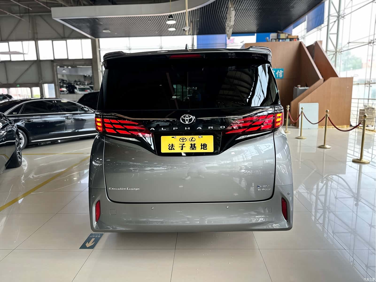 Toyota Alphard, 2023 24