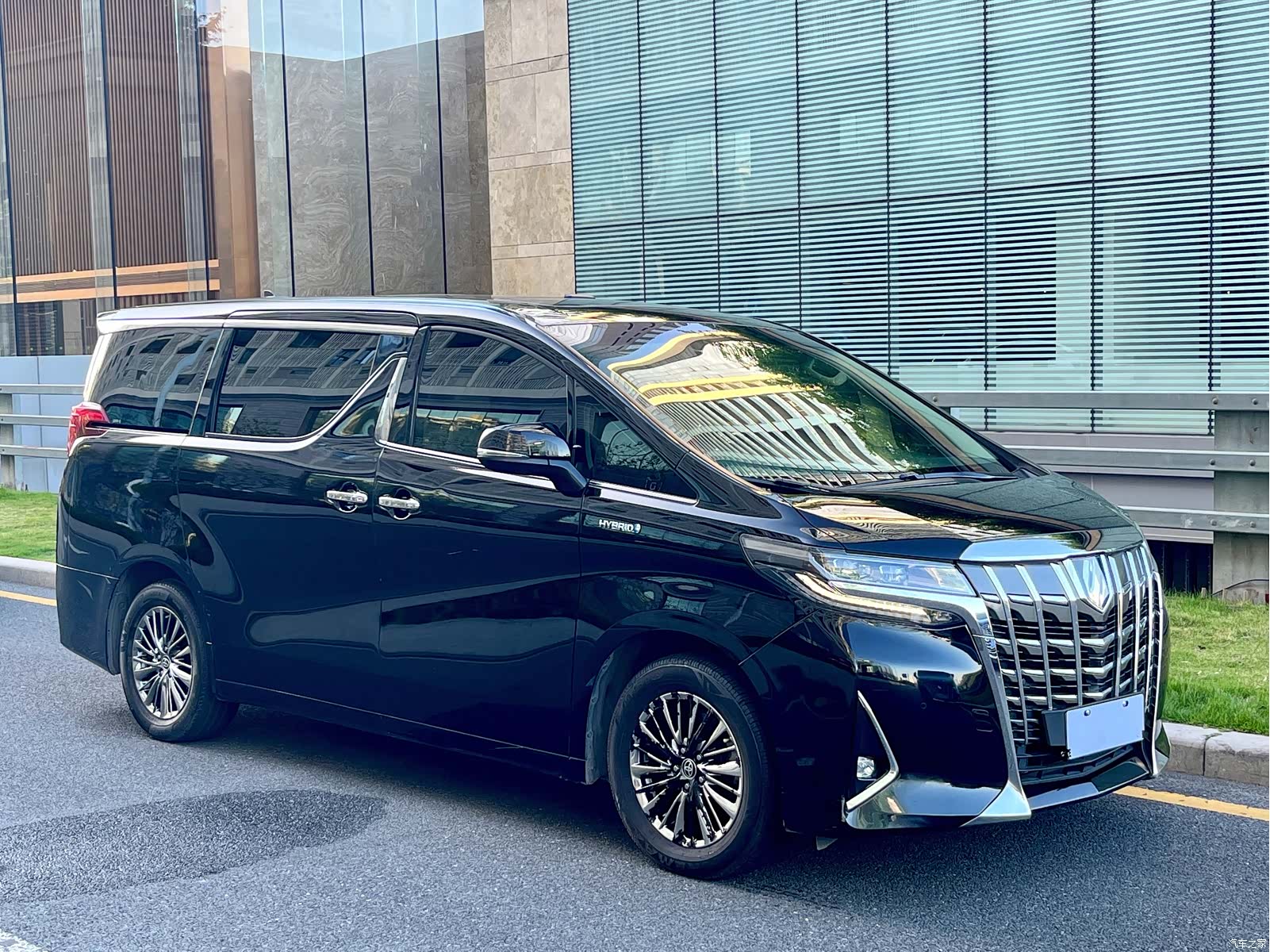 Toyota Alphard, 2020 3