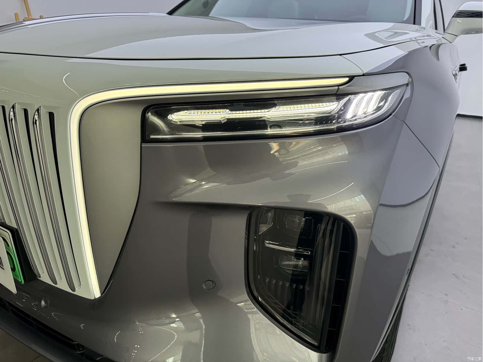 Hongqi E-HS9, 2023 2